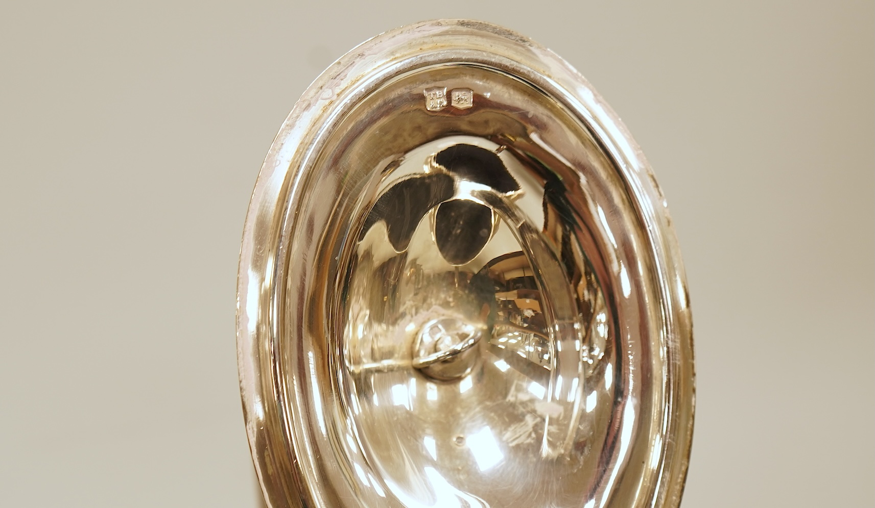 A George V silver decagonal teapot, by Thomas Bradbury & Sons, Sheffield, 1922, gross weight 18.1oz.